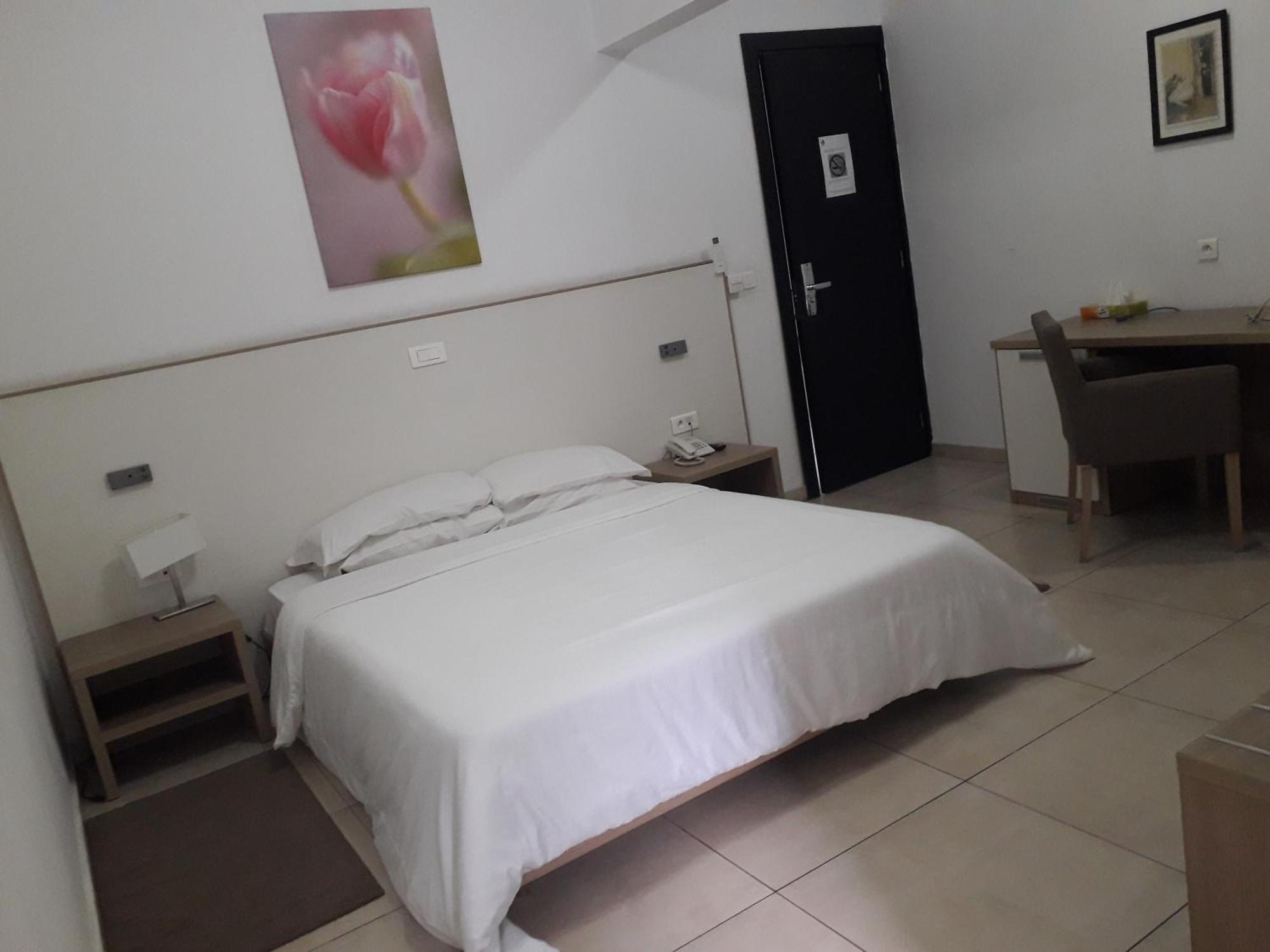 Residence Achenbach Абиджан Екстериор снимка